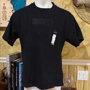 Guess Men's Black Logo Patch Short Sleeve Tee size Small. NWT Durable